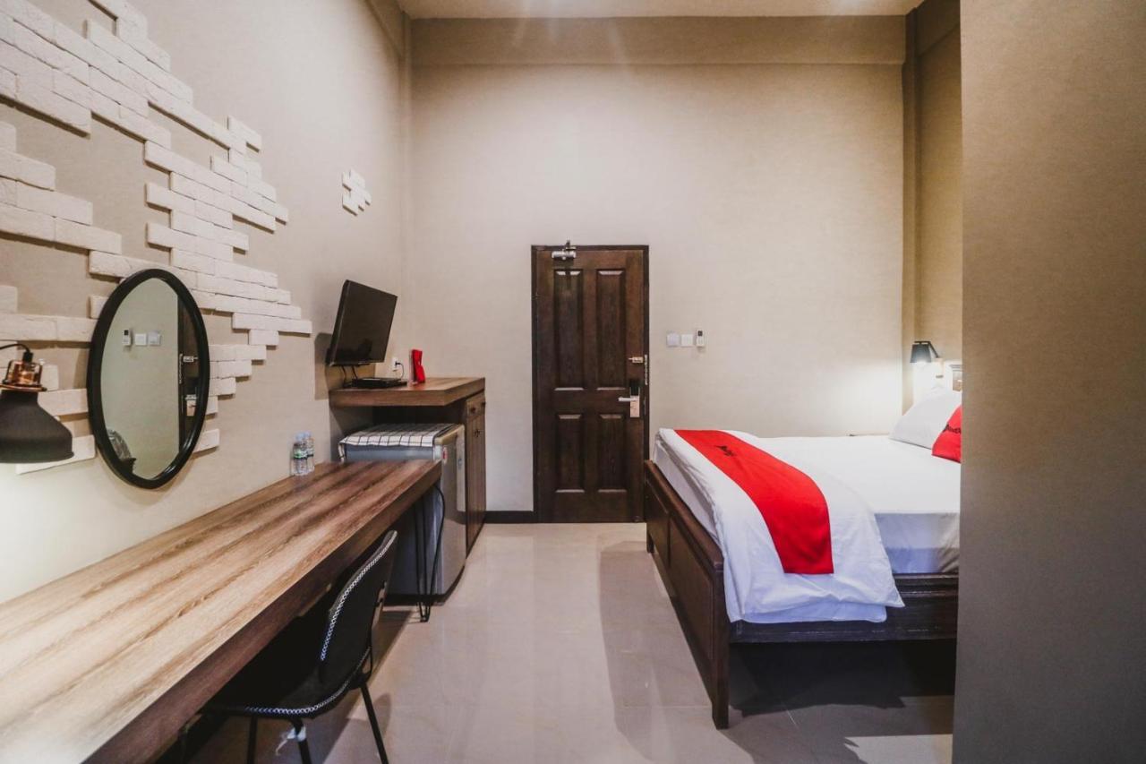 เรดดอร์ซ พลัส เนียร์ มอลล์ ซลิปี ชายา Hotel จาการ์ตา ภายนอก รูปภาพ